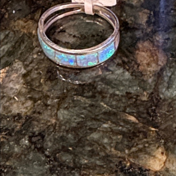 Sterling  Silver and Opal Ring - Picture 9 of 9